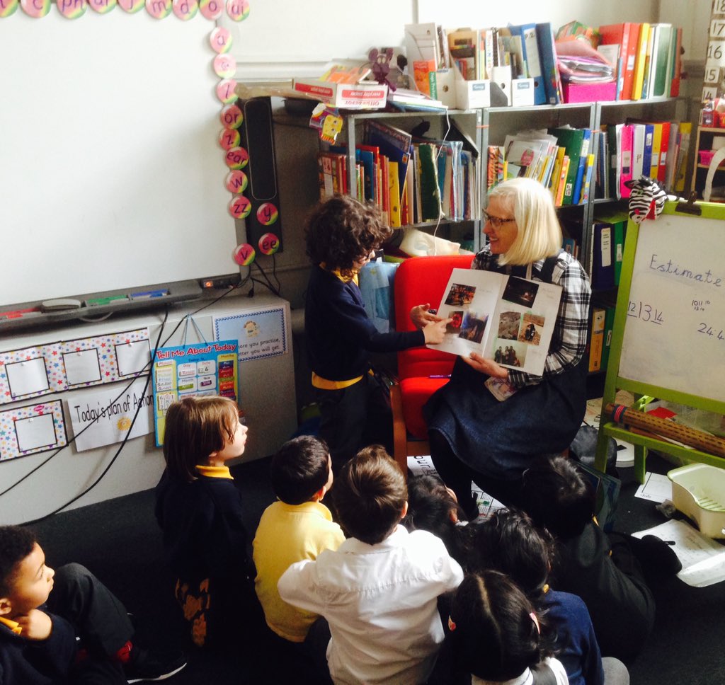 P2_1Garnetbank's tweet photo. Sharing experiences of a visit to see family.Can you see where?Wonderful talking,listening and thinking going on.#sharingexperinces https://t.co/5vH9fBcwmZ