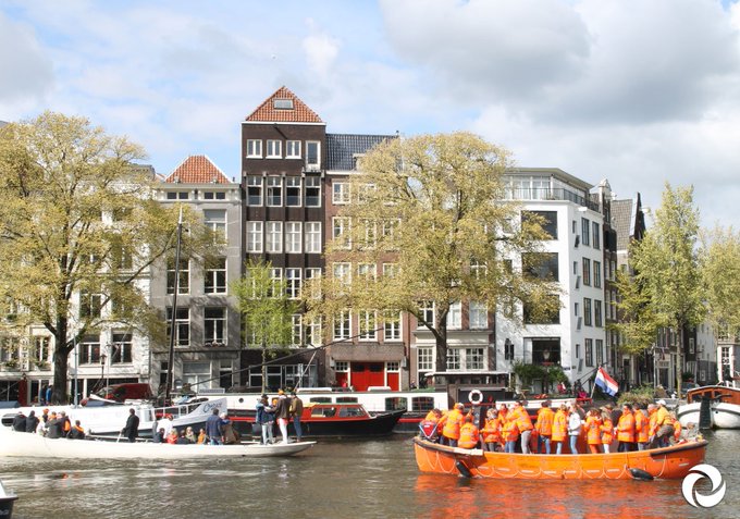 Prinsheerlijk plassen doe je natuurlijk op onze toileteilanden #Koningsdag Locaties staan in de gratis app VaarWater #AmsterdamSchoon
Download 'm hier: https://t.co/G96bw3xFNN