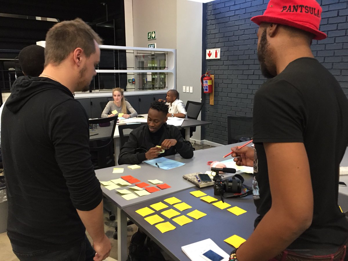 OIJHBChapter's tweet photo. We've introduced the #DesignwithGrind challenge and now participants are discussing their ideas. 

There's no shortage of bright minds here! https://t.co/XTq9BIDxJJ