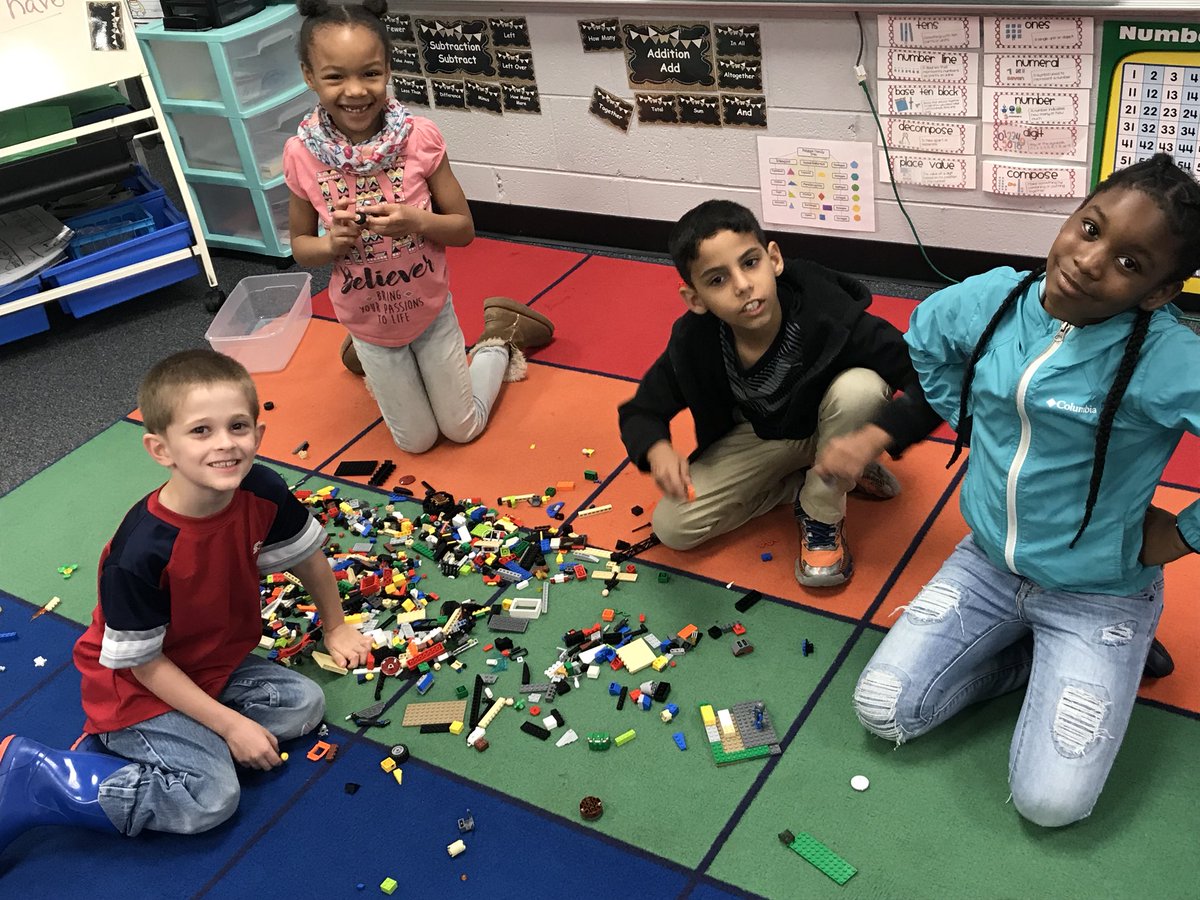 msmoss23's tweet photo. Indoor recess #rainraingoaway #theselittleoneswanttoplay #makethebestofit #buildingislearning #games #lmeswonders https://t.co/CBYkdbAE3t
