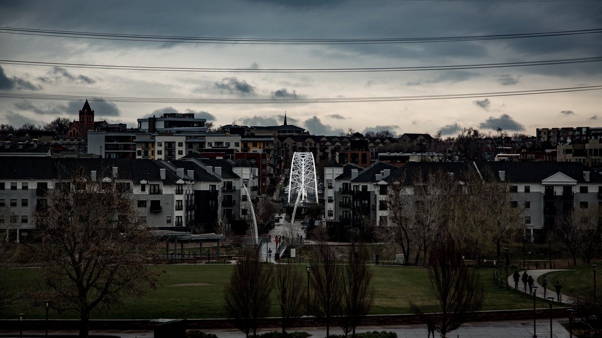 PaperStCreative's tweet photo. Looking out at Little Raven Street  #Denver #Canon #PhotoOfTheDay https://t.co/CYdsWXuwkT