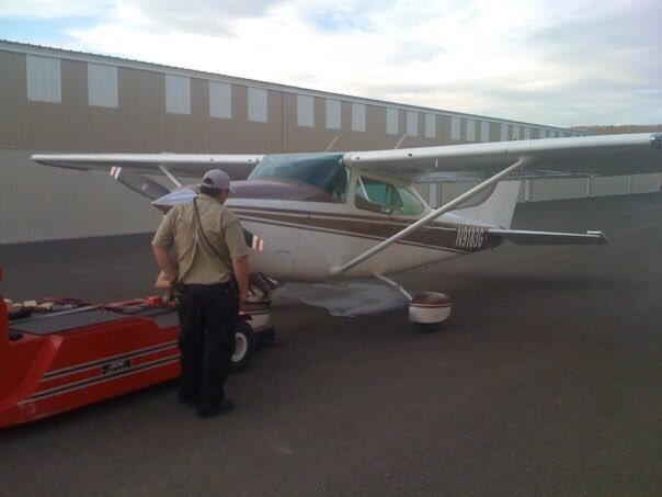 TheChadColby's tweet photo. @180YieldFailure #AviationEdition this is what happens when line guy hooks up 24v to 12v system “boom” oh & acid and aluminum don’t work well together, this was April 2009 Prescott AZ w/ my ol’ 182N 🤦♂️ https://t.co/CnqryNpTVv