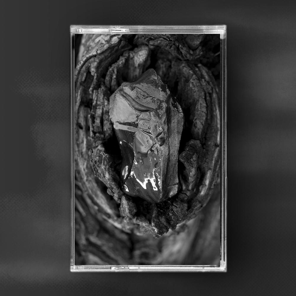 tinymixtapes's tweet photo. ♫ [GIGANTIC MIXTAPE]: @originpeoples digs into the massive mind of @NommoHunzuu in “Drinnen Traum” https://t.co/RB9MPiIA5z https://t.co/OVUOB76HXJ