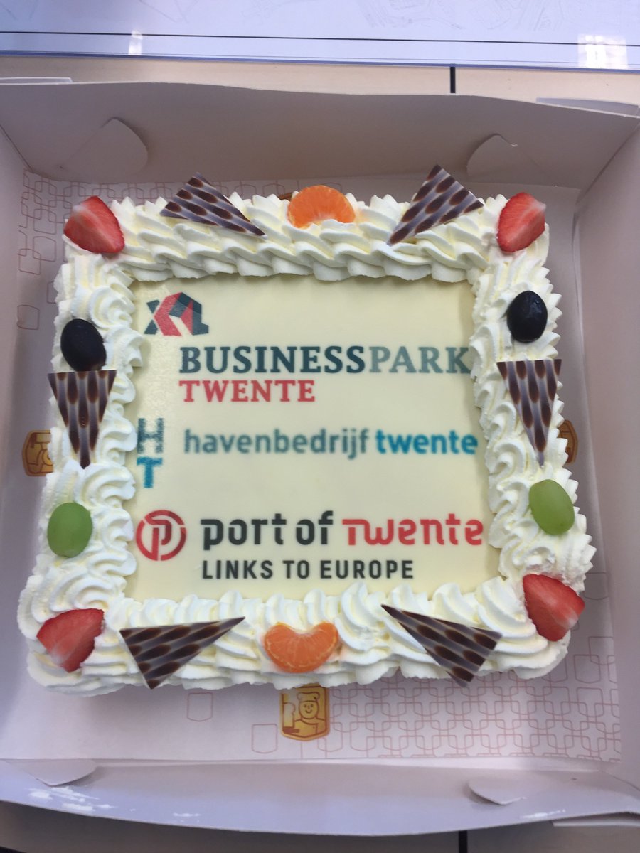 XLBusinesspark's tweet photo. Port of Twente het gezamenlijke merk voor profilering van Twente als logistieke hotspot. Het bedrijventerrein @XLBusinesspark , @HavenbedrTwente en de vereniging @PortofTwente intensiveren de samenwerking. https://t.co/GeHZn3rPkg https://t.co/BWRGt8bVjH