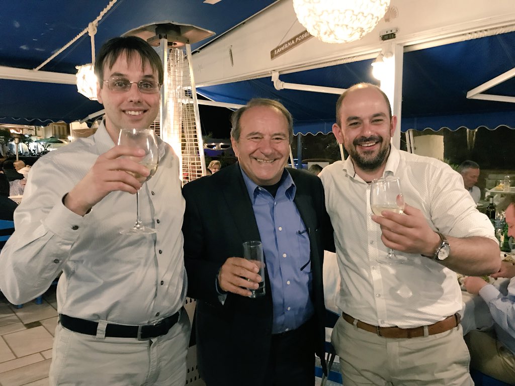 ChildBrainITN's tweet photo. Prof Papanicolaou w/ the winners of #50YearsofMEG #bestposter prizes: ๐ฅDr Davide Tabarelli from @cimec_unitn &๐ฅour very own #ChildBrainESR Marios Antonakakis @marantonas90 from @WWU_Muenster ๐๐ผ Congrats to both of them for their outstanding achievements in #MEGresearch ๐ง ๐ก๐ https://t.co/EiC7RjbsFf