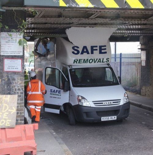gorvexonline's tweet photo. Truck roofs removed safely 🚚  No job too big or too small 🔧

#funnyfail #truckers https://t.co/qnjKdzKESc