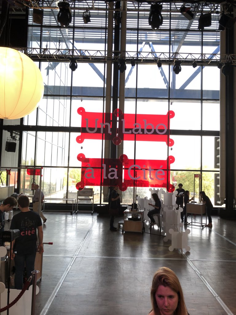 guillaumeAcBr's tweet photo. Pour continuer sur les jeunes et la science apres la #SemaineJeunesChercheurs Inauguration un labo à la cité, les étudiants de L’ESPCI sont là pour vous présenter leur thème de recherche. 🔬#ESPCI #LaboCite @citedessciences https://t.co/IxxOIZiMdr