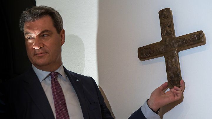 Wir sind ja auch sehr liberal, aber warum muss die CSU jetzt in aller Öffentlichkeit ihre obskuren Sexspielzeuge vorführen?
#kreuze #kruzifix
