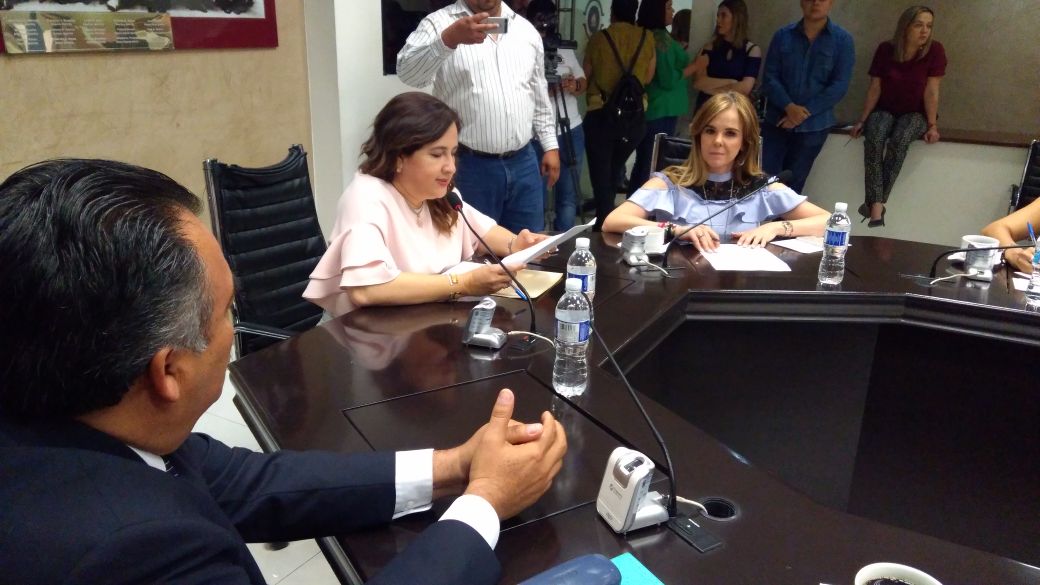 PANLegisladores's tweet photo. Dirige @LisetteLopezG reunión de trabajo de las Comisiones de Gobernación y Puntos Constitucionales, de Fiscalización y de Asuntos de la Niñez, la Juventud y la Adolescencia en forma unida https://t.co/McKzLMjwQk