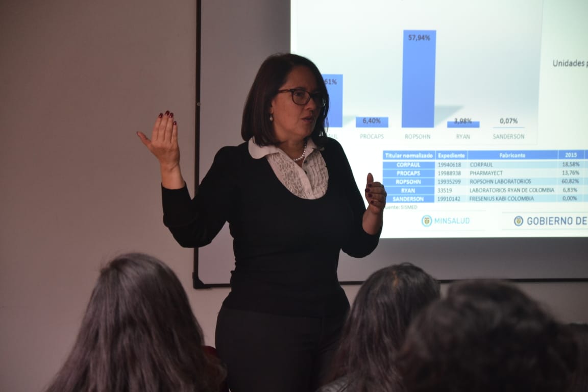 Avanza plan de choque para el abastecimiento de medicamentos. <a href="/MinSaludCol/">MinSalud Colombia 🇨🇴</a> e <a href="/invimacolombia/">Invima</a> realizaron el viernes pasado la segunda reunión de la mesa de trabajo conjunto con <a href="/scarecolombia/">S.C.A.R.E.</a> y diferentes actores de la cadena de comercialización. Más info: minsalud.gov.co/salud/MT/Pagin…