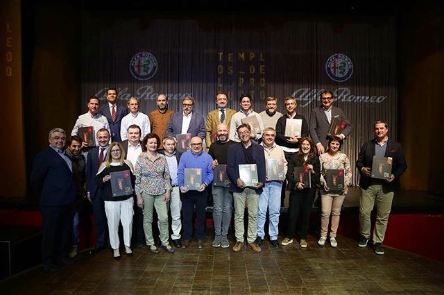 MisterEspeto's tweet photo. El día después de la presentación de @templosdelproducto sólo queda dar las gracias. Gracias a @matoses @flyandinner y @joanpujolcreus por ser esos extraordinarios compañeros de aventura. Gracias a @alfaromeo_es por patrocinar y al magnífico equipo de @b… https://t.co/b8MyEpIUN9 https://t.co/cEatxCD6OG