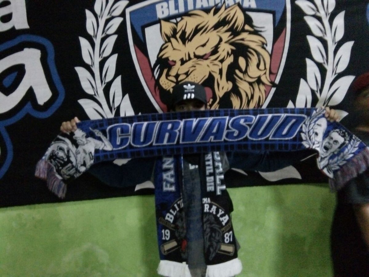 SpezialSud1928's tweet photo. Anniversary 8 Nuhat Arema BlitaRaya,, Panggah Nade nang Bumi Bung Karno,, Masio Nade tapi ijek ngerti Aturan,,
#SalamSatuJiwa #Arema #BlitaRaya #NadeLoop https://t.co/UmWKbwE07L