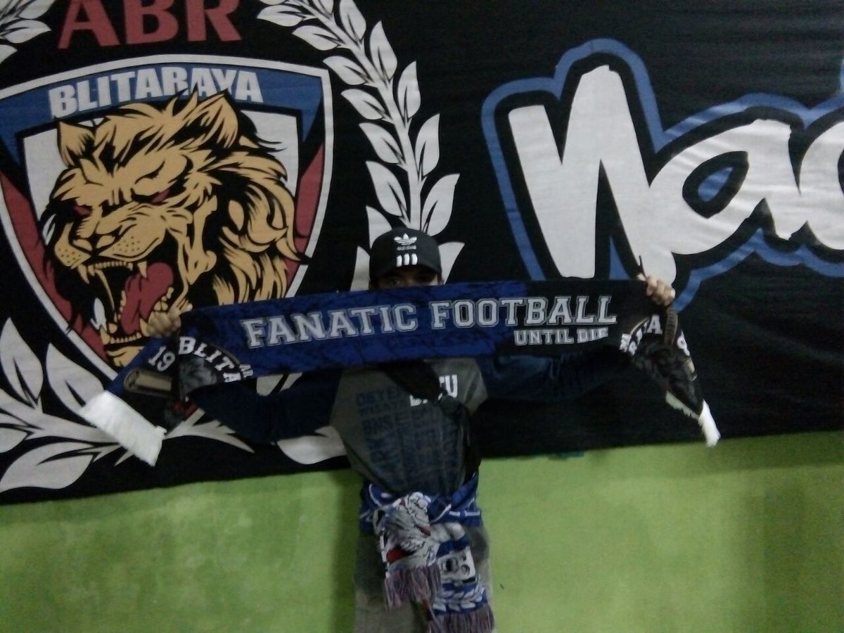 SpezialSud1928's tweet photo. Anniversary 8 Nuhat Arema BlitaRaya,, Panggah Nade nang Bumi Bung Karno,, Masio Nade tapi ijek ngerti Aturan,,
#SalamSatuJiwa #Arema #BlitaRaya #NadeLoop https://t.co/UmWKbwE07L