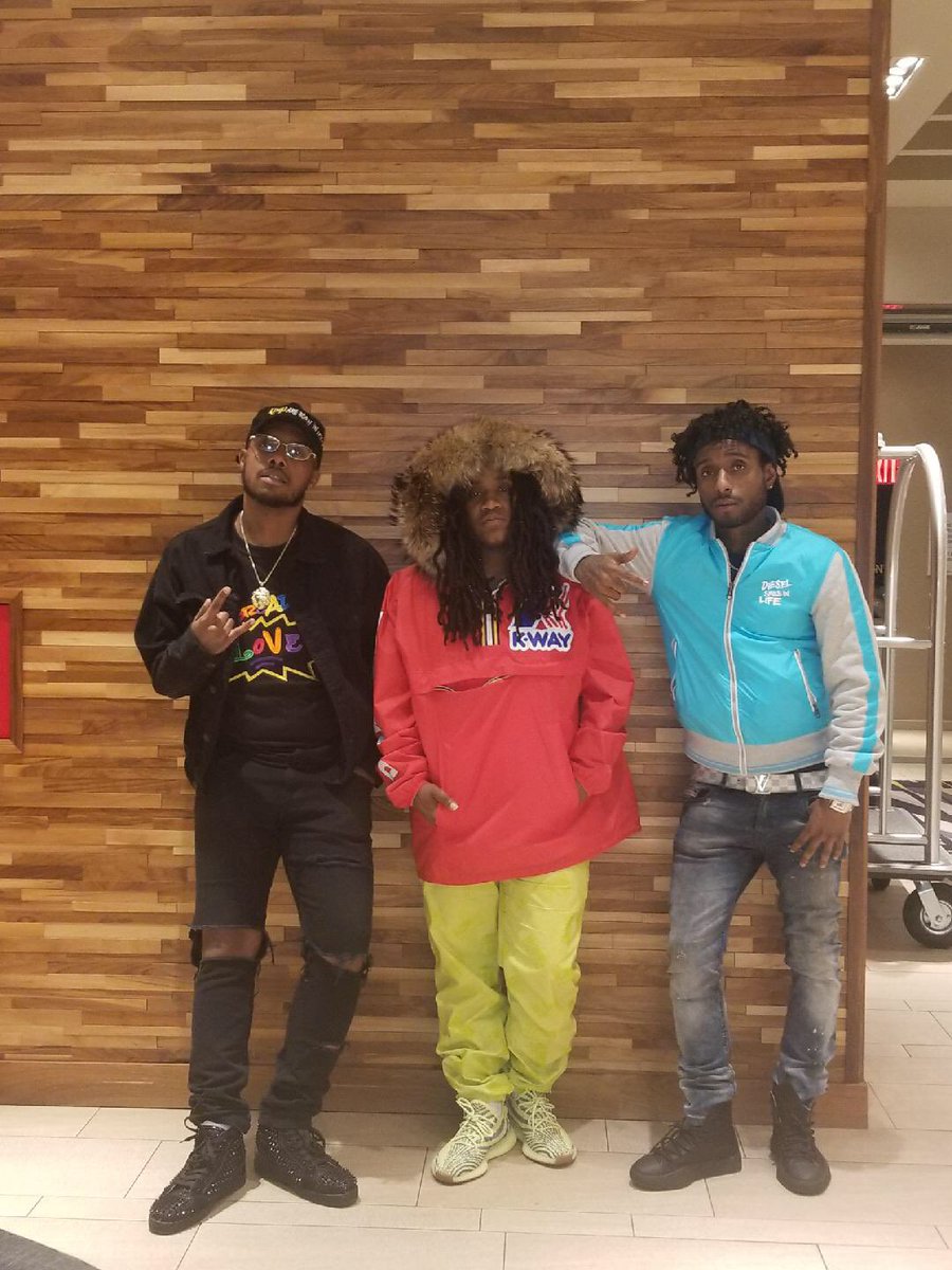 Money Row tweet media