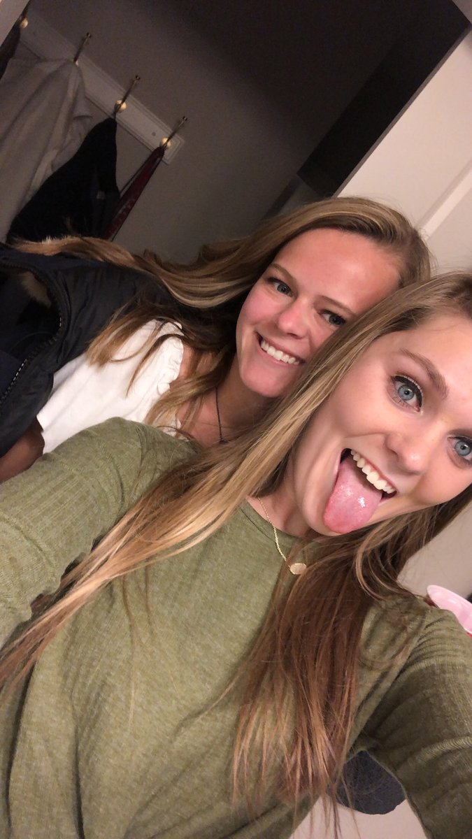lizzyasch's tweet photo. Happy bday Lisa!!! Hope you have great day:)❤️❤️ miss you!! @LisaPontius2 https://t.co/EHrZXLpRPx