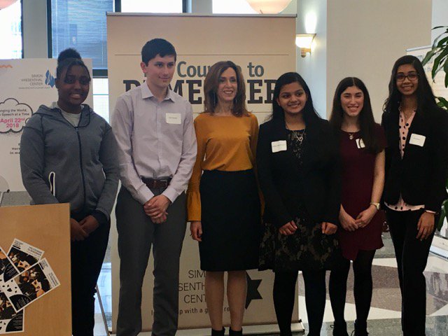 Schechter_Chi's tweet photo. Mazal tov Dina Barrish (SSDS '16) a sophomore at @RochelleZell for winning 2nd place in the Simon Wiesenthal Center Midwest “Your Voice” speech competition. Dina was presented her award by Alison Pure-Slovin, Schechter Parent of Alumni, &amp; Midwest Regional Director of the Center. https://t.co/gbKFKWLIav