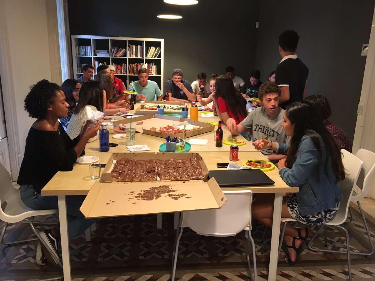Trincollbcn's tweet photo. Last Pizza &amp; Politics Spring 2018 session! Thank you so much Begoña Vendrell for your talk about why we need to protect oceans. https://t.co/IB6hYkq1AZ