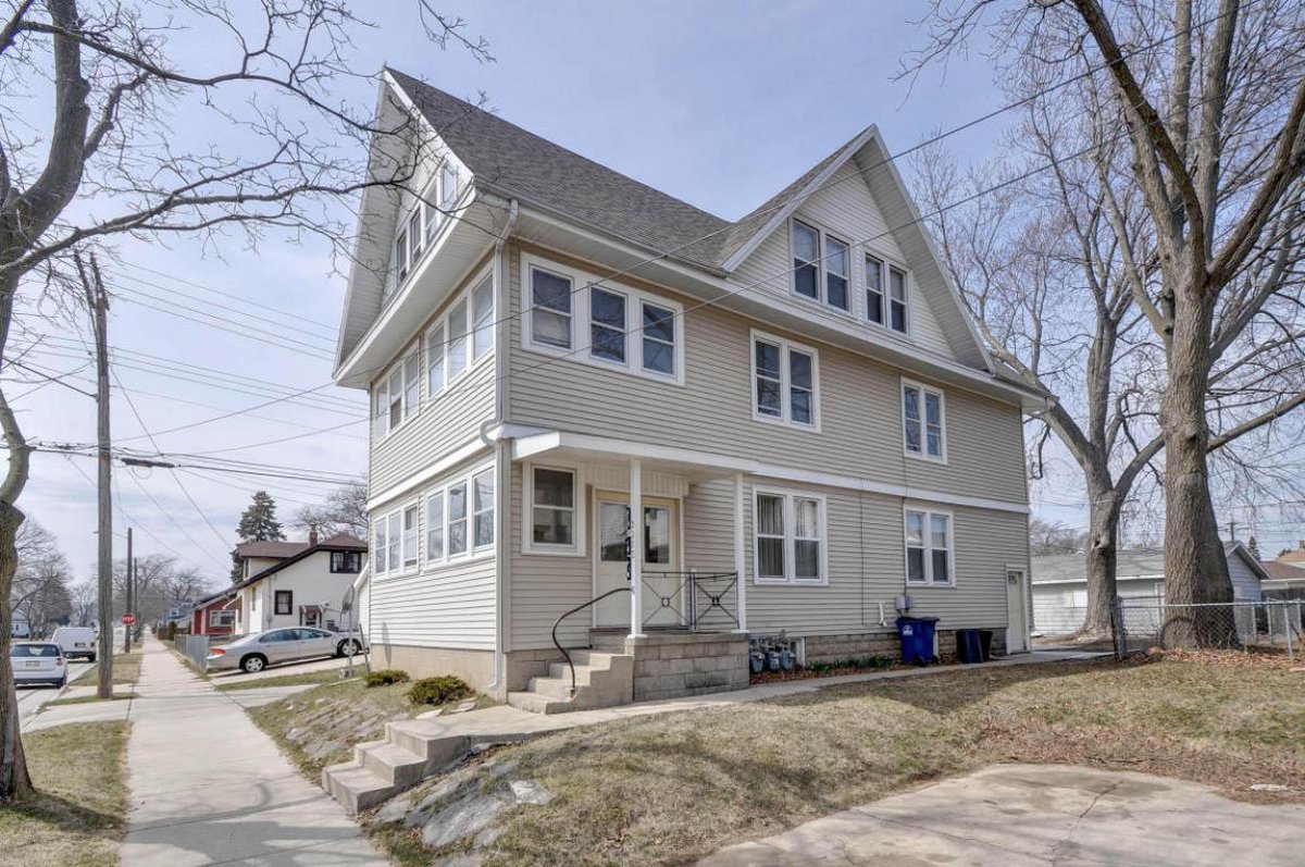 SandyCarlsonRE's tweet photo. Just listed by Jen Hoaglund in #Racine #WI. 3312 15th St! Please retweet!  https://t.co/hTI5tcPX5S https://t.co/JhW07bYXSK