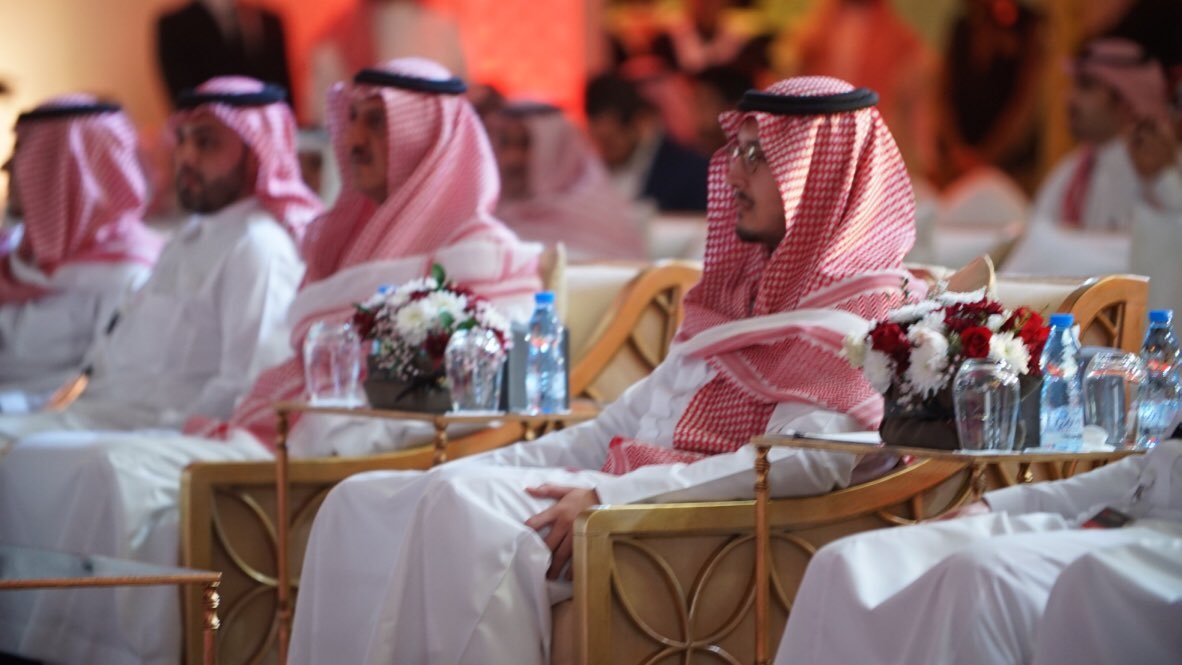 وعلى جانب آخر من تفاعل  صاحب السمو الملكي الأمير أحمد بن فهد بن سلمان بن عبدالعزبز آل سعود .. نائب أمير المنطقة الشرقية مع المقدمين والمتحدثين على منصة تيدكس الراكة 💫  #TEDxAlrakkah