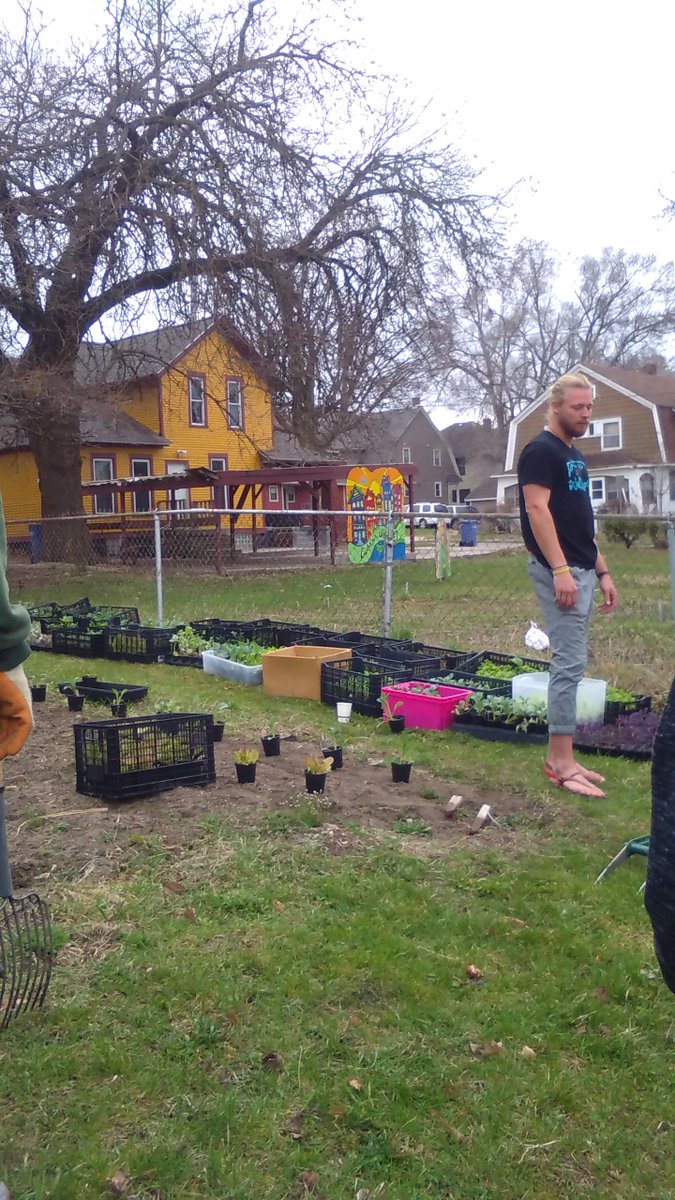 Michele198895's tweet photo. #2761voa kicking off spring volunteering with Well House 👍👍 Great job everyone 💪💪 @PaulBugher  @Pabasel12  @michiganmom2015  @PagsCj  @lfmeinema @bethTHD https://t.co/7GPcmkuE1z