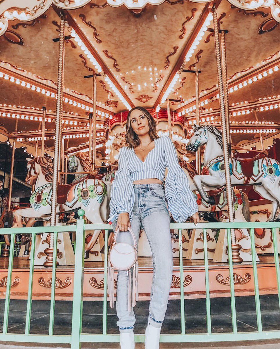 Stripe a pose 😌💙<a href="/divanidosa/">Divani vasil</a> #agacigirl
Shop here: bit.ly/2H3JTQt