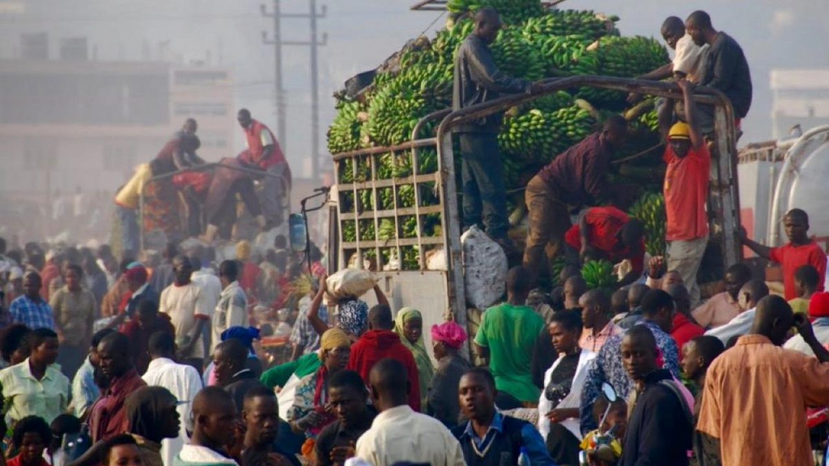 CTABrussels's tweet photo. New opportunities & incentives for policymakers to support smallholder farmers' access to regional markets: Africa's food market projected to be worth US $1 trillion by 2030 & Intra-African trade growing from below 10% to 20% of the region’s trade. @isolinaboto at #UKAPPGsIntDev https://t.co/sbMSsQrQ1P