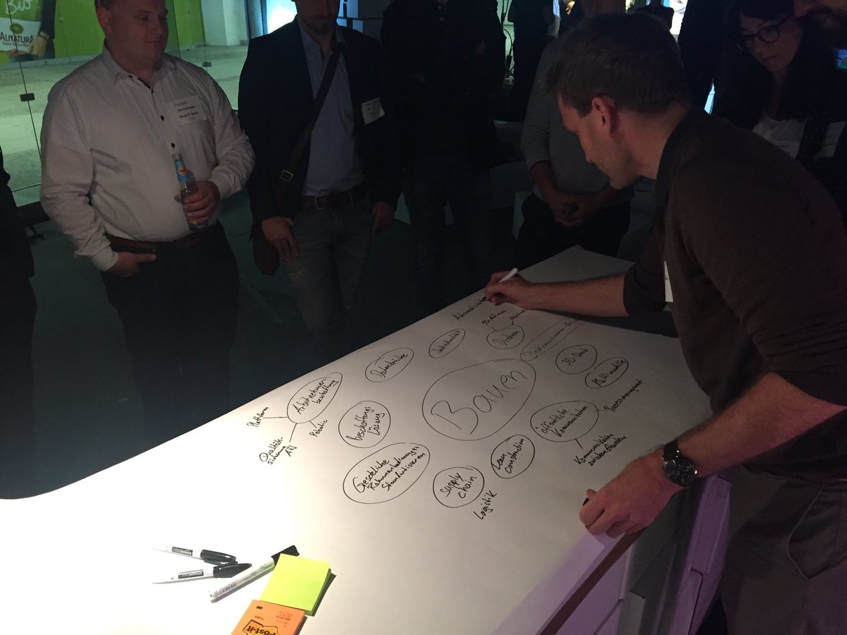 klarx_com's tweet photo. Jetzt folgt der aktive Austausch der Ideen im Workshop. @proptechmunich #ConTechMuc #digitalbuildersmunich https://t.co/V4bXzjKkjt