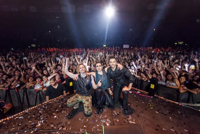 del_puro's tweet photo. Me gusan mucho estas fotos no se xq 
#airbag #MTVFLAMAAIRBAG #AirbagdespedidaMLVenelLuna https://t.co/cAyVR6ULoY