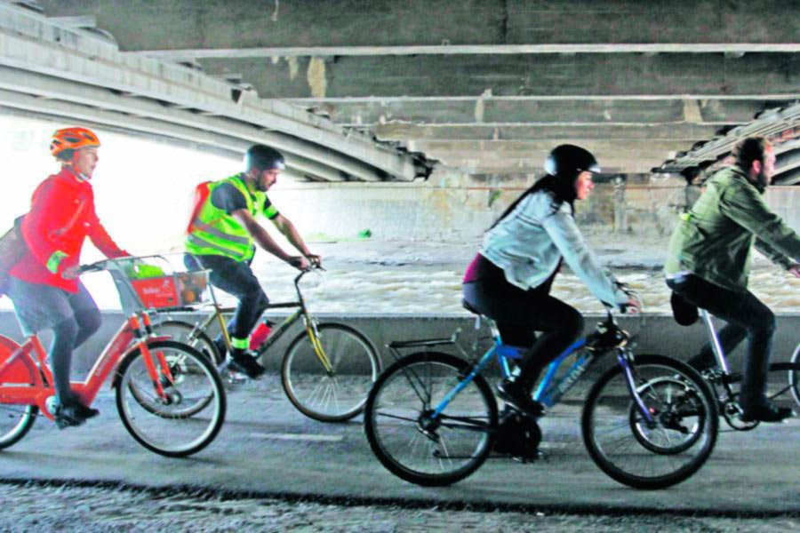 MarcaChile's tweet photo. Santiago es la segunda ciudad con más viajes en bicicleta en Latinoamérica | vía @latercera | https://t.co/HbHaeg0SGB https://t.co/UcIdgbi8AG