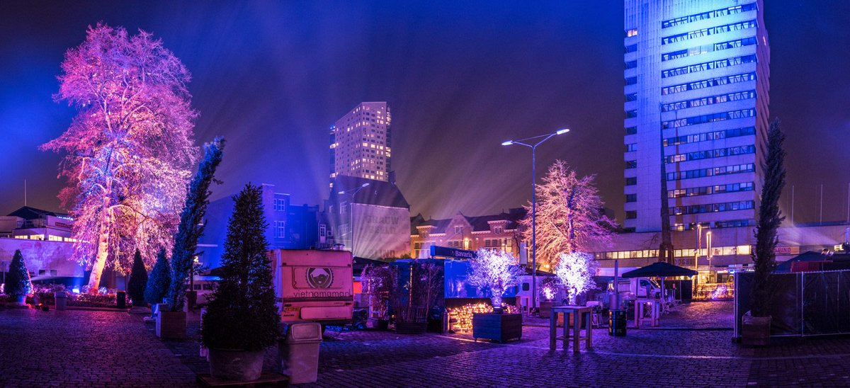 evenck's tweet photo. Met prijswinnaars @eindhoven247 mogen sparren vanmorgen. Wát een toffe projecten zijn er toch de afgelopen jaren voorbijgekomen zeg! #Glow16 #glow17 #Glow18 #lightart https://t.co/4GvvX2qXIV