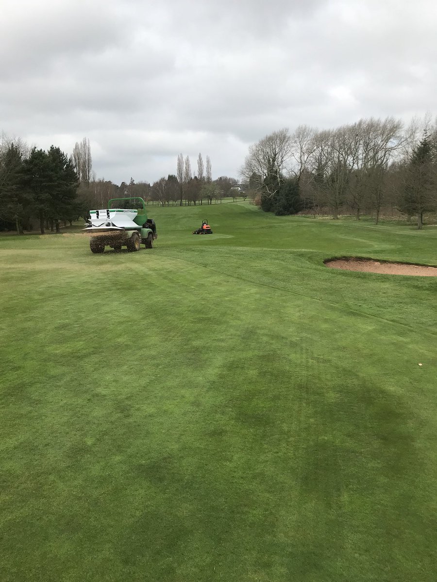 steve80db's tweet photo. Nice today to top dress and drag mat the greens before the rain. #lightdressing approaches are looking good now we are boxing off. First time in 4 years. ๐ฅ @BeestonFields1 @Biggaeastmids @striturf_adamn #teamwork #hardworkpaysoff https://t.co/k1dw84kZqS