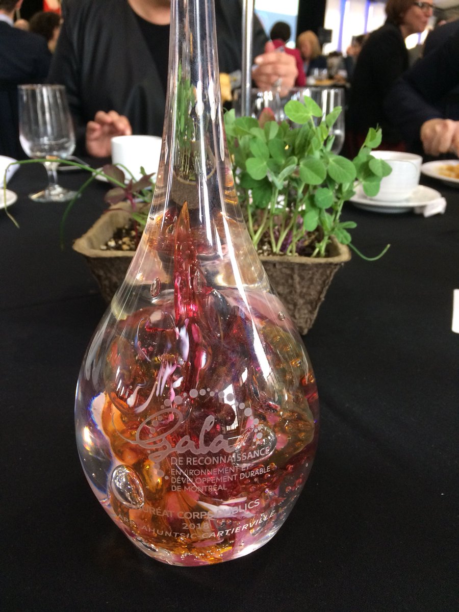 ThuillierEmilie's tweet photo. #Ahuntsic #Cartierville est le gagnant dans la Catégorie « Corps public » au #GalaMontrealDurable du @cremtl pour notre pavillon du Parcours Gouin, édifice à énergie nette zéro. Bravo à toute l’équipe qui a travaillé fort! @AhuntsicCartier #dd https://t.co/s8WYDWC2Mg
