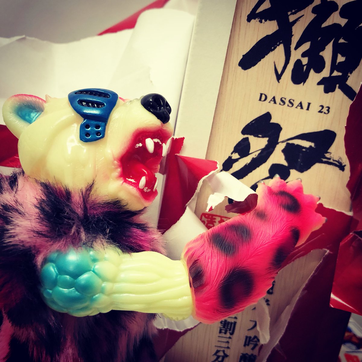 kevin74991's tweet photo. 兄弟們,
咱們來消滅這萬惡的根源吧!
#sofubi
#sofubitoys
#realhead
#realxhead
#goccodo
#bearosman
#希望遊戲
#gid
#ttf2016
#獺祭二割三分
#dassai23
#清酒
#二割三分
#獺祭 https://t.co/fKC3c4dk5l