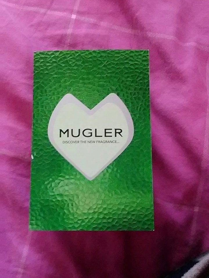 guadalupe_mazon's tweet photo. So i got my free sample aura mugler and it smells so good it makes you feel sexy and smell really nice #makeitbeat @FreebieeHunter thanks https://t.co/uI2cQDSjKG