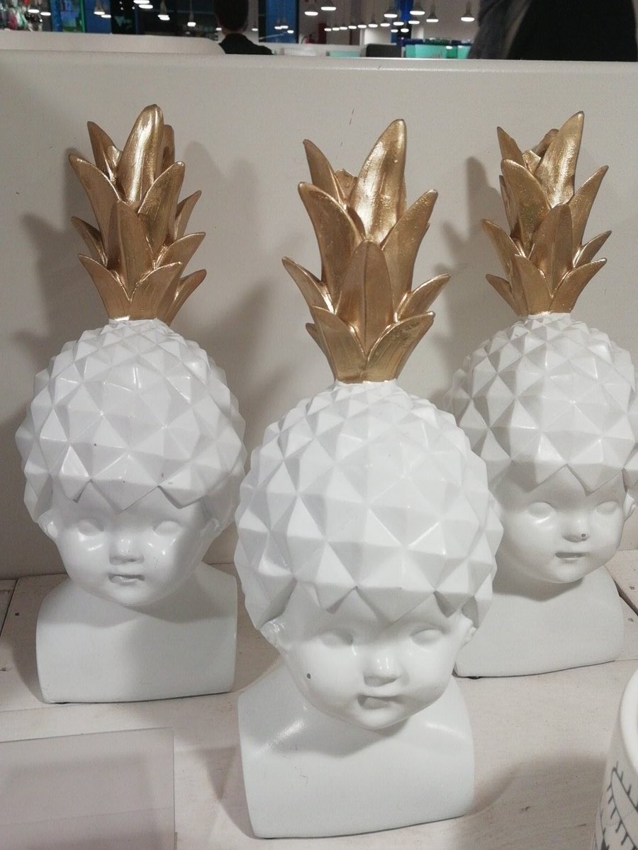 Gràcies a <a href="/st_esteveroures/">Ajuntament de Sant Esteve de les Roures</a> per la subvenció pels dissenys nous de cascs. Aquest model permet una protecció eficas i participació a la pinya alhora