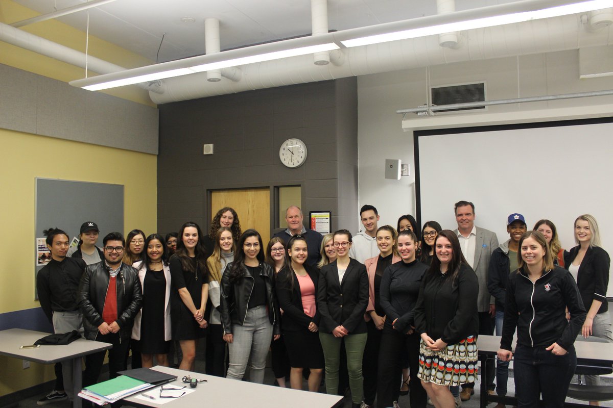 #HumberHRTEvents students presented their <a href="/RBCCanadianOpen/">RBC Canadian Open</a> marketing campaigns to Tournament Director Bill Paul. Congratulations to the winning group and all students for participating in the #hrt154 Experiential Marketing Competition 👏🏼 <a href="/HumberHRT/">Humber Hosp/Tourism</a>