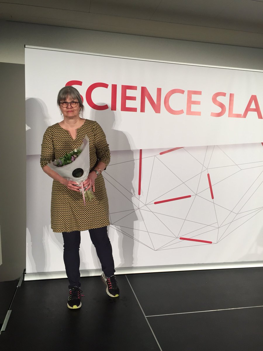 mettelolkhanak's tweet photo. Tillykke til vinder af @cancer_dk s scienceslam er @GitteLaub, der med charme og vid formidlede, hvordan tallerkenstørrelse og mersalg er med til at gøre os overvægtige og dermed øger risikoen for bl.a. kræft. https://t.co/hFMI5zTUL8