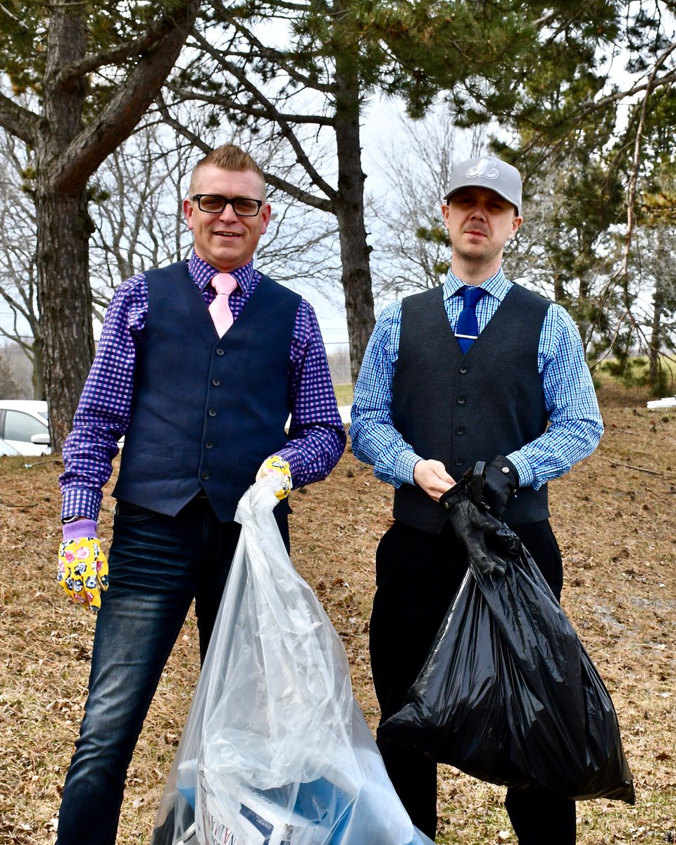 reiderbss's tweet image. Hey @SpringboxWater !  Thanks to our alumni who joined us @bssnews for #TuesdayTrashBash!  We love our alumni!!