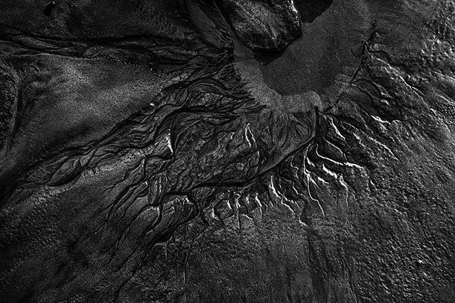 ayashok's tweet photo. #monochrome #seashore #patterns #abstractart abstract #ayashok #Photography #India #Nikon https://t.co/IcynmJG38a