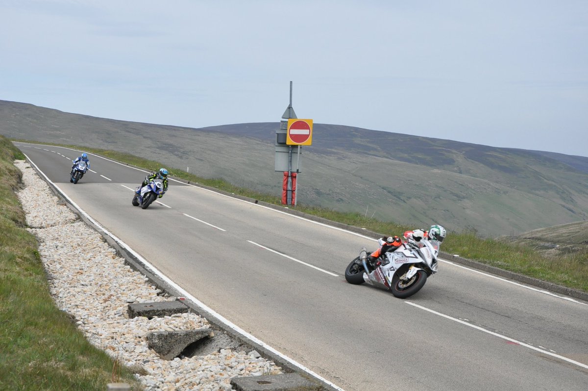 db64_david's tweet photo. #PHickman #DJohnson #DHarrison #TT2015 #SeniorTT #Notlongnow #TT2018 @MichelleDexter0 @Jon_3_roads @CMauto66 @Hayleyauto66 @roadracingdaily @KerryJeffrey5 @irishroadracing @MotofestIOMTT @moto_republic @IOMTTPHOTOS @pureroadracing @stevethomas444 @ArcherHeulwen @trailsince77 https://t.co/Ew4NlPOmBK