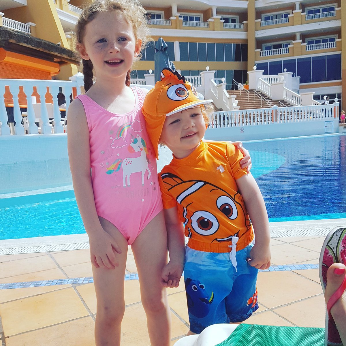 ChloeXxXMarie's tweet photo. Tenerife with my besties❤💛💙💚 https://t.co/X6OeXyAPOl