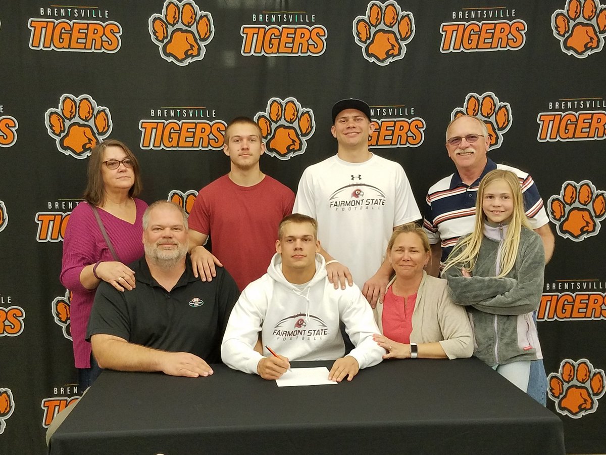 BrentsvilleSpo1's tweet photo. Congratulations to our college signees, Jake Cornwell (football at Fairmont State) and Samantha Mathis (rugby at Mount St. Marys) https://t.co/AkESZ2tywM