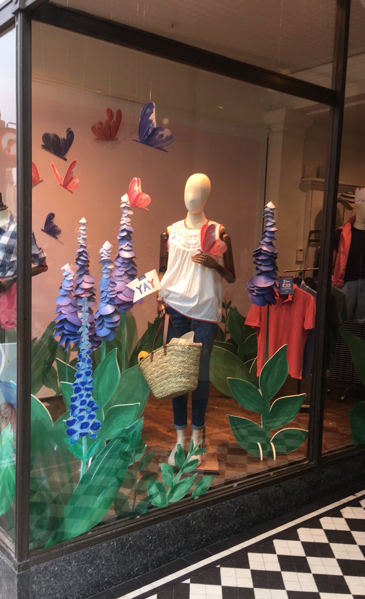 hip hip hooray ! come and celebrate the #royalbaby @joulesofbath 
with #flags #crowns whilst 
browsing our new summer collection , 3 for 2 on kids ,  fab offers on mens and womenswear .