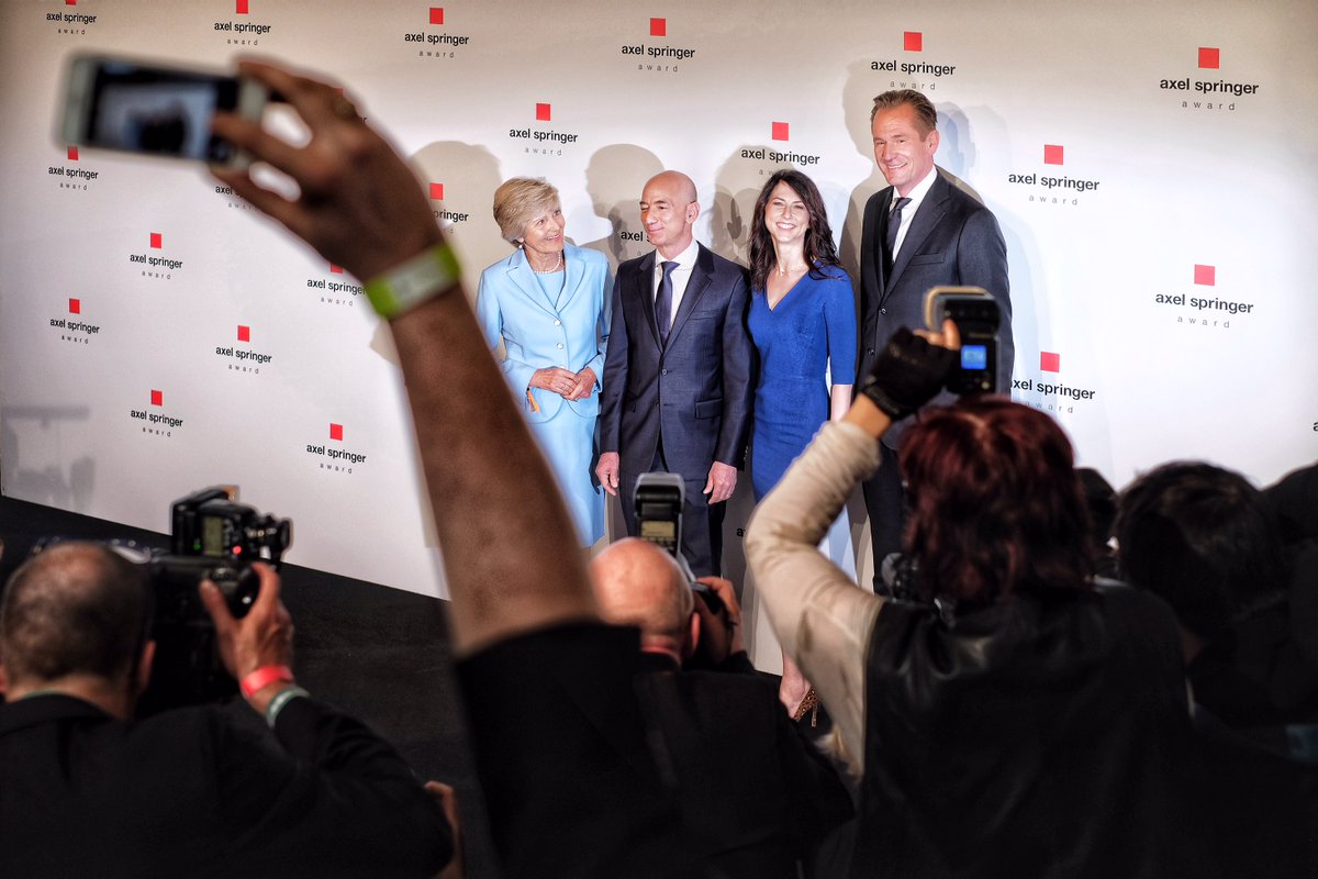 axelspringer's tweet photo. The intention of the award is to encourage young people to develop, believe in, and realize their own ideas and to think big like @JeffBezos.
#AxelSpringerAward2018 https://t.co/7MjeaBSny7