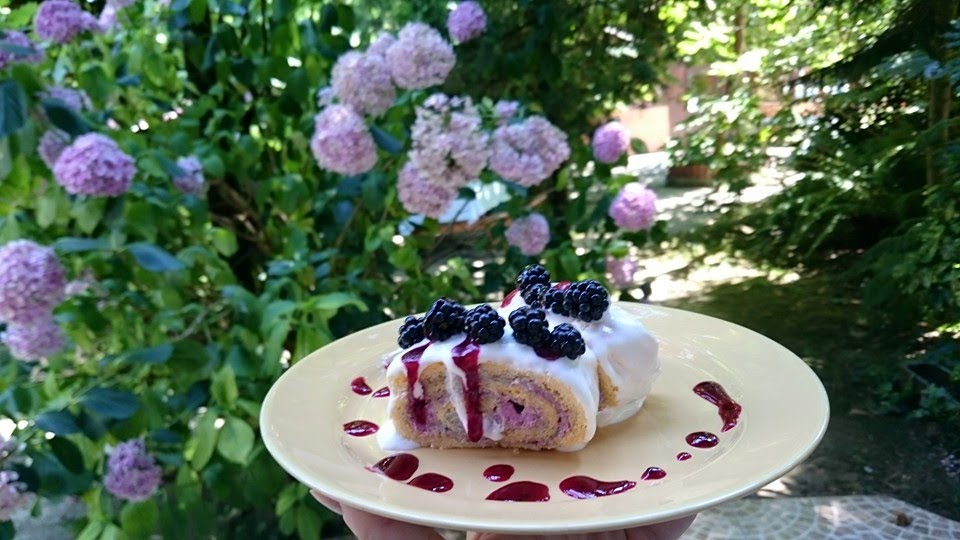 GospodaP's tweet photo. Rolada biszkoptowa #jerzyny #polishdessert #polonezköy @GospodaP https://t.co/t4oMINmDhY