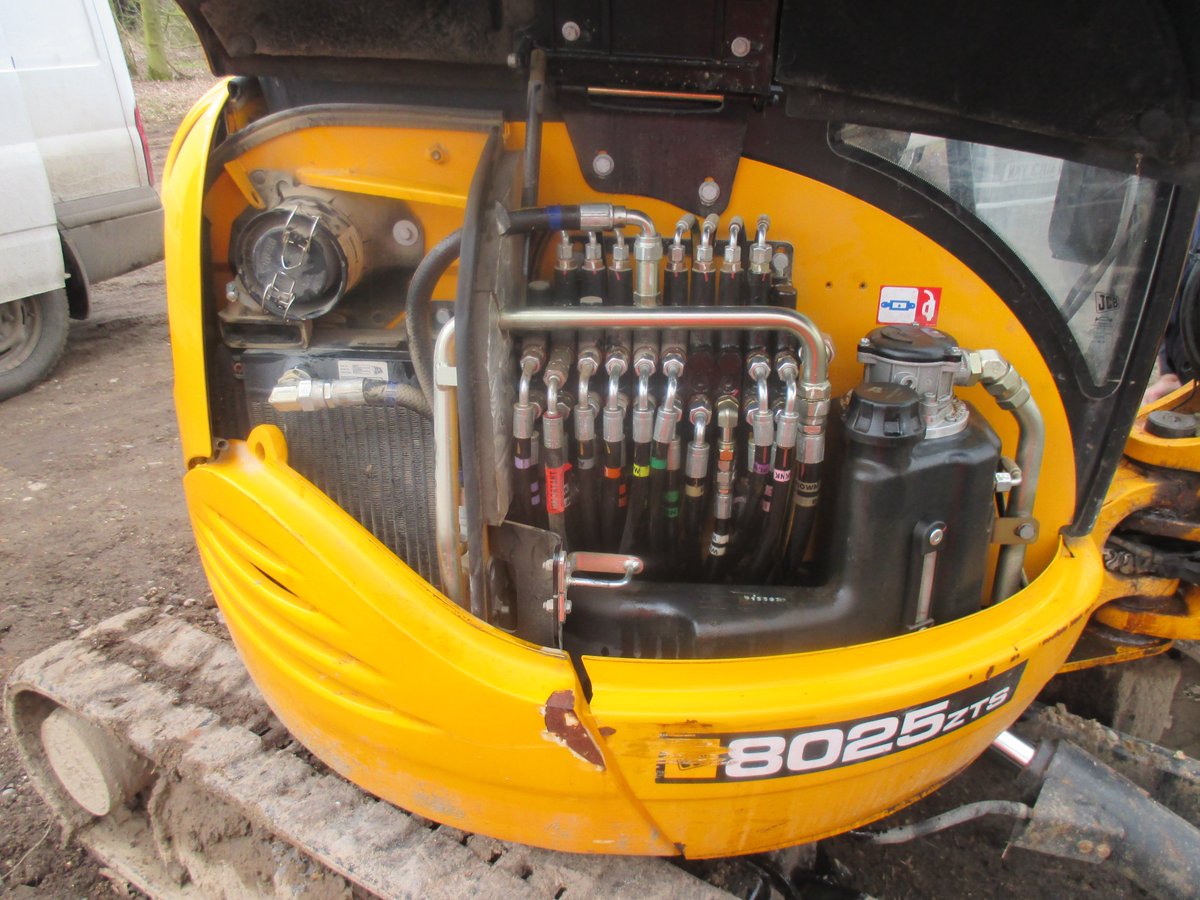 JGill_Pearson's tweet photo. On site diagnosing faulty spool valve. #JCB8025ZTB #Hydrocontrol https://t.co/MaamVoul6w