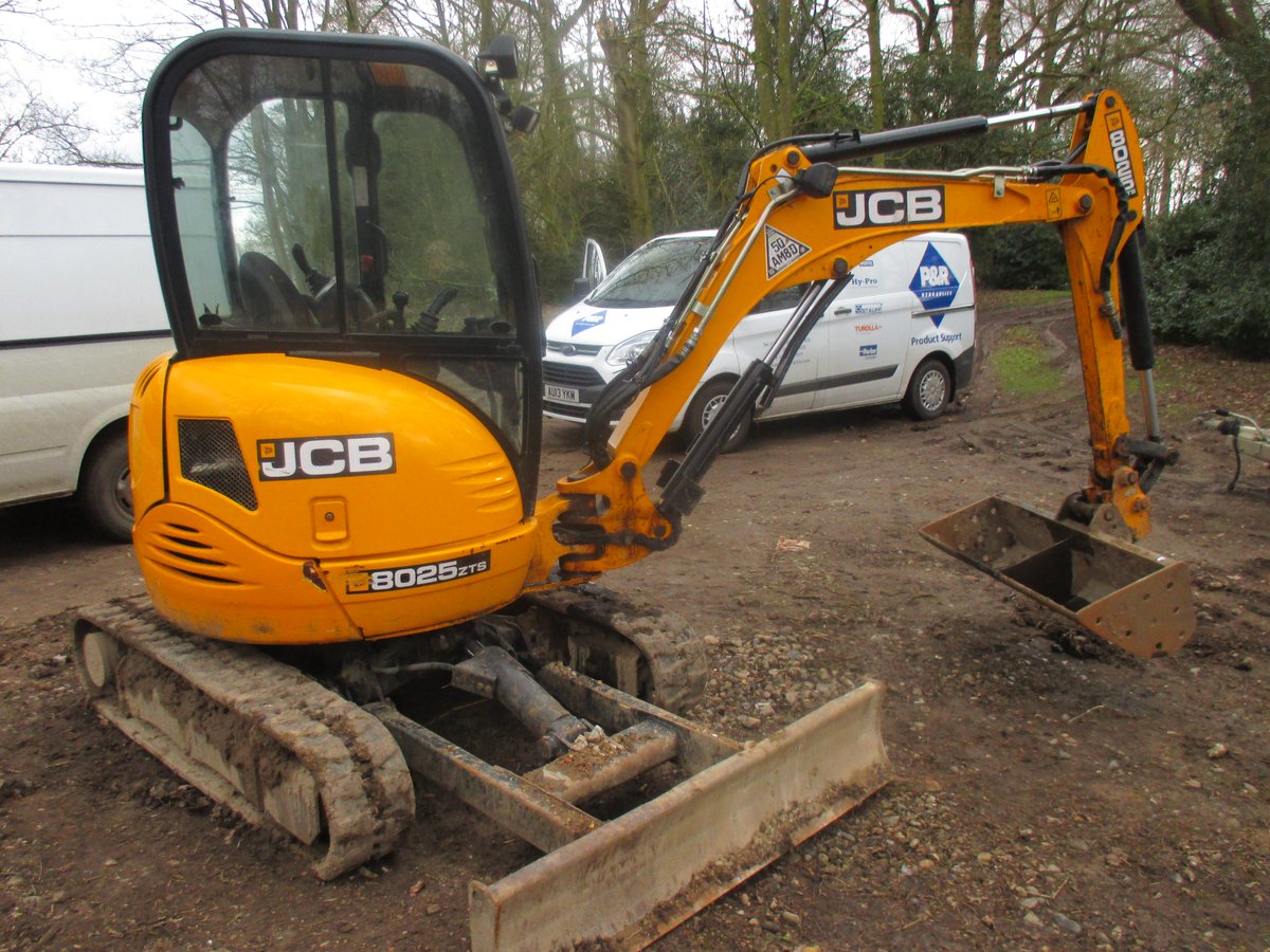 JGill_Pearson's tweet photo. On site diagnosing faulty spool valve. #JCB8025ZTB #Hydrocontrol https://t.co/MaamVoul6w