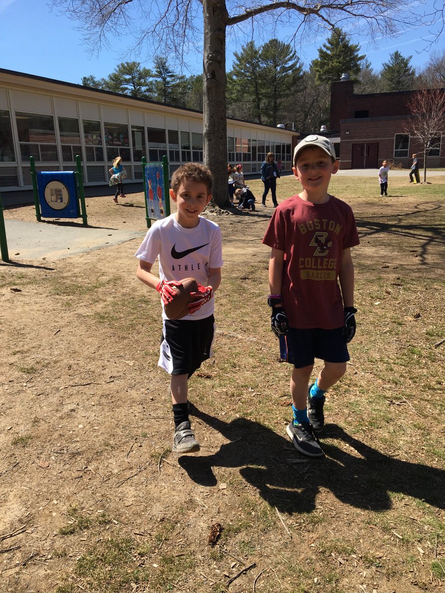 MissReidGr2's tweet photo. Getting some laps in a recess! Thanks to Mr. Dienstmann for setting each class up with lap recorders so we can track our fitness! Let’s see if we can add our laps up to a marathon! https://t.co/K3XE854kLO