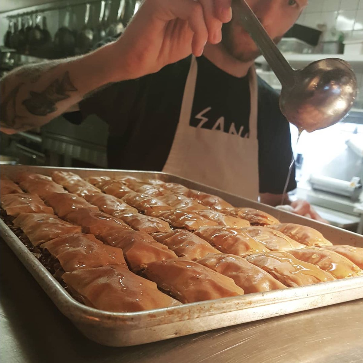 Avez-vous déjà goûté à nos baklavas arrosés de sirop de sucre et faits frais ici même? Ce sont les meilleurs! / Have you ever tried our sugar syrup drowsed fresh homemade baklavas? They're the best! {photo chillllaxbro / Instagram} #Montreal