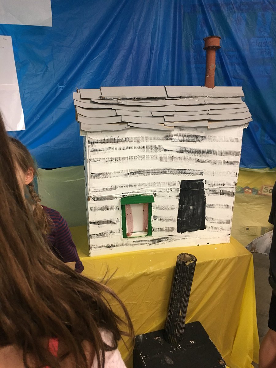 MAKSchoolEPSB's tweet photo. Gr.2 students are showcasing the Emergence of #Edmonton after spending a week at #FortSchool. #MAKInquiry #Grade2 #NorthSaskatchewanRiver #Grassland https://t.co/xVkx0zvxtq